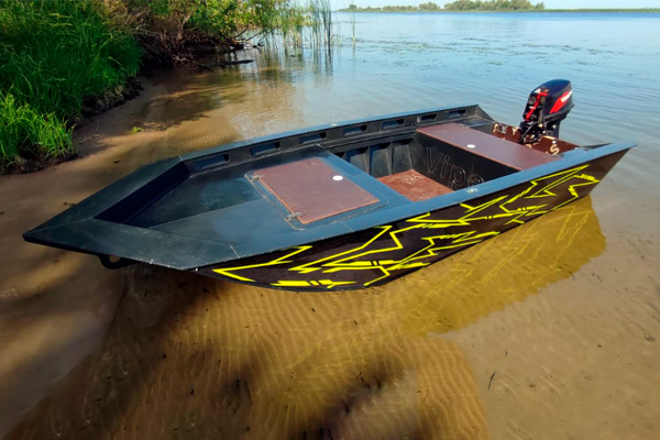 Lodka vaiper380